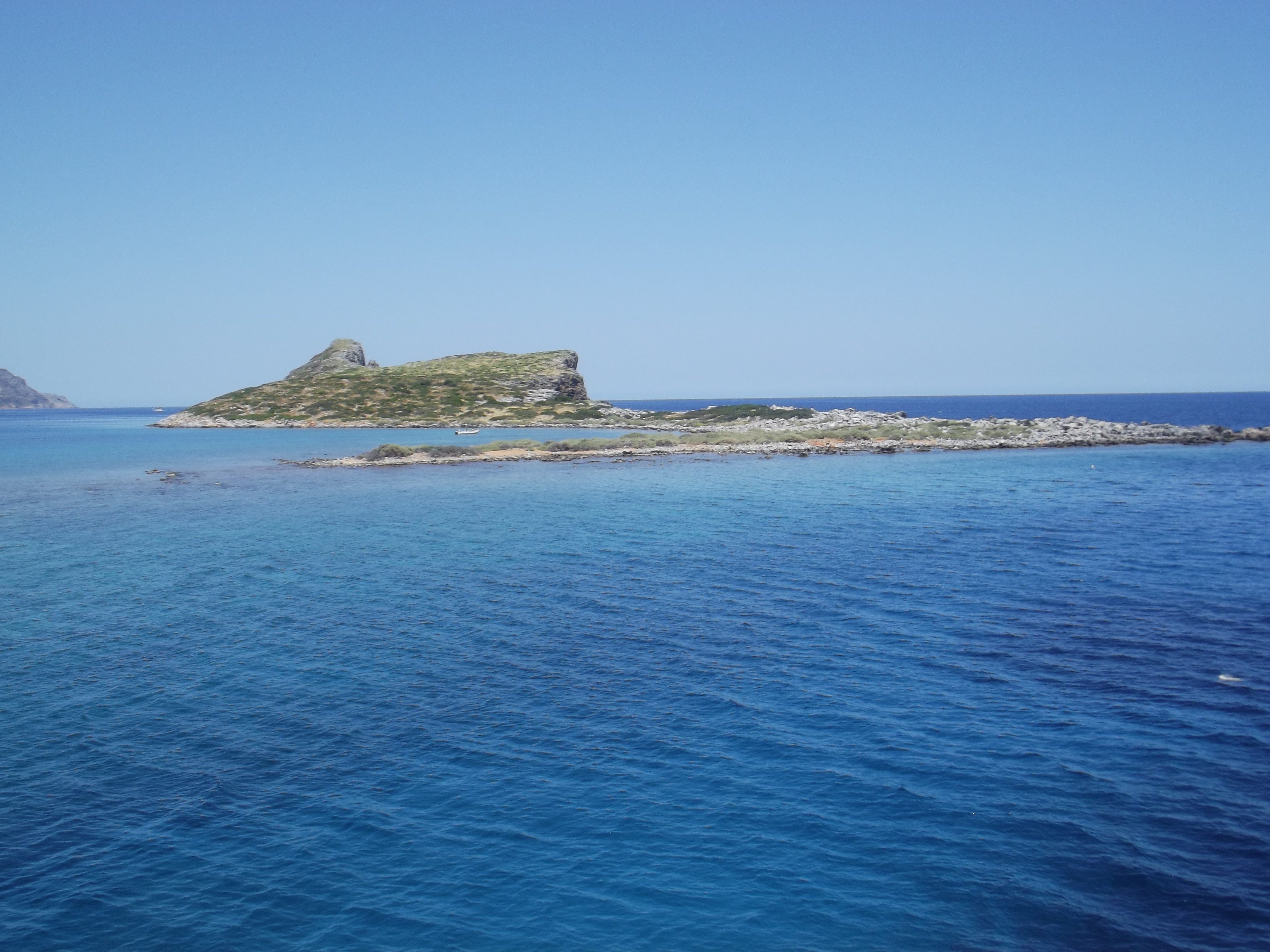 Vue sur une île près de Agios Nikolaos