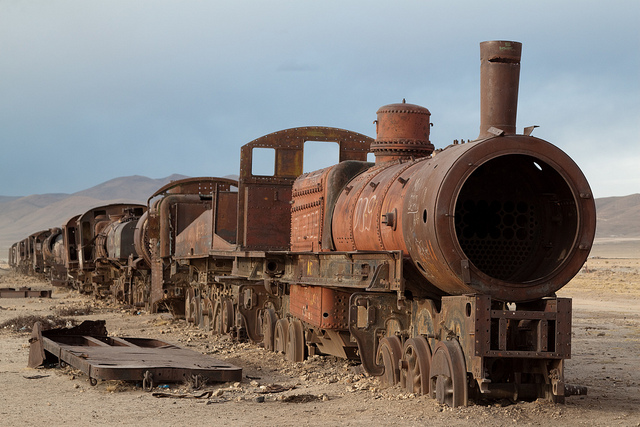Un train abandonné dans le cimetière du Salar d'Uyuni