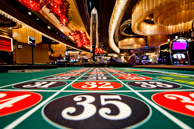 Un tapis de jeu dans un casino de Las Vegas © Flickr - Thomas Hawk 
