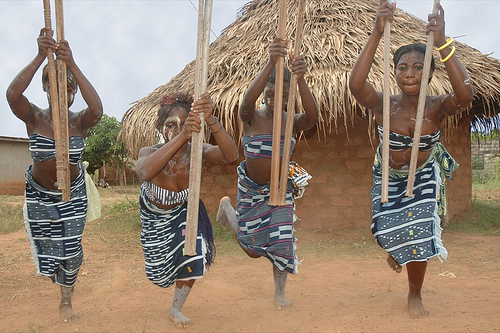 Danse Djaka à Duékoué en Côte d'Ivoire