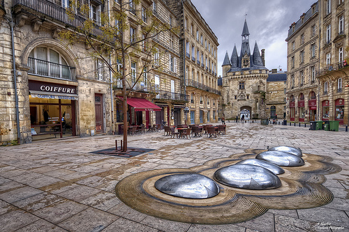 Centre-ville de Bordeaux avec la Porte Cailhau