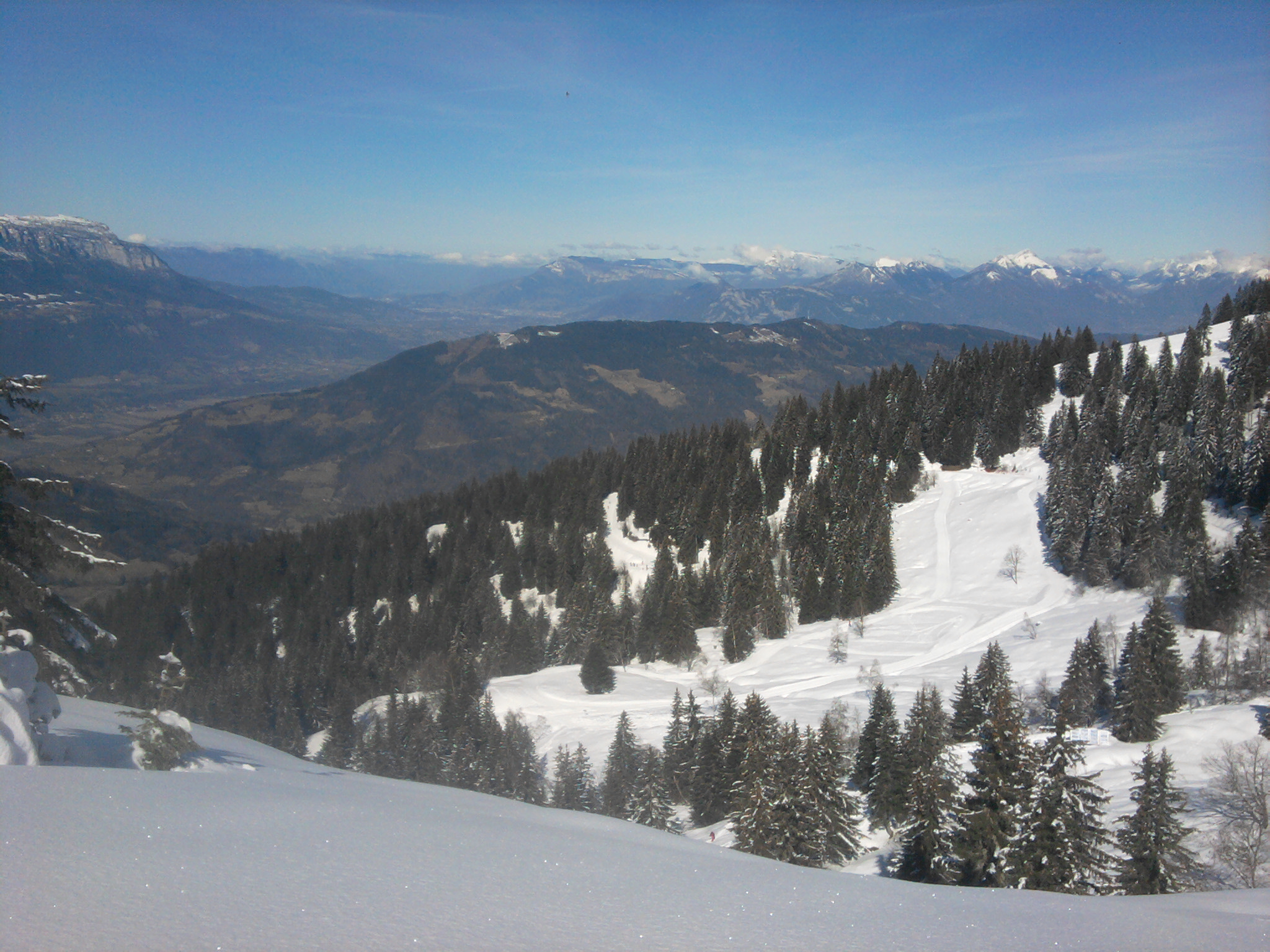 Vue sur la vallée en direction du Crêt du Poulet