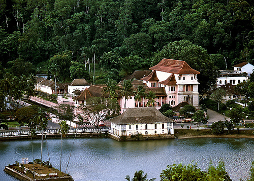 Le temple de la dent du Bouddha à Kandy