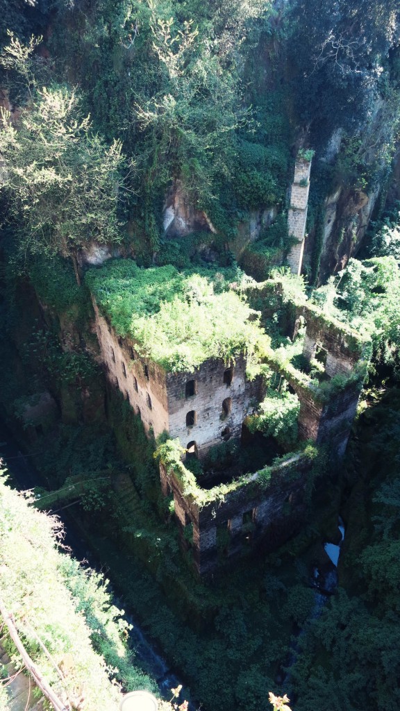 Les ruines d'un moulin abandonné à Sorrento