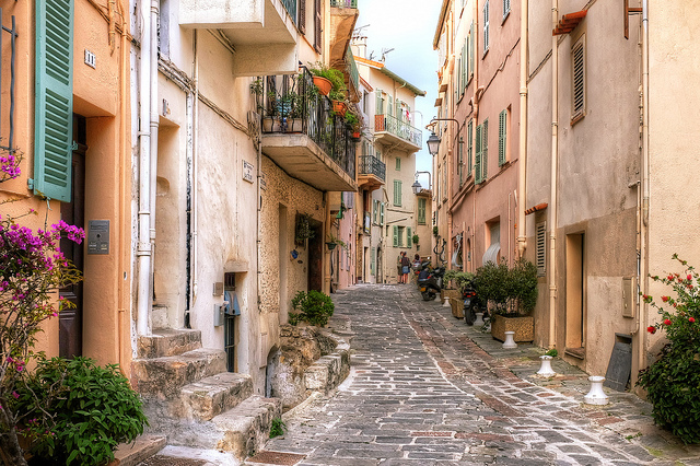 Une ruelle à Cannes