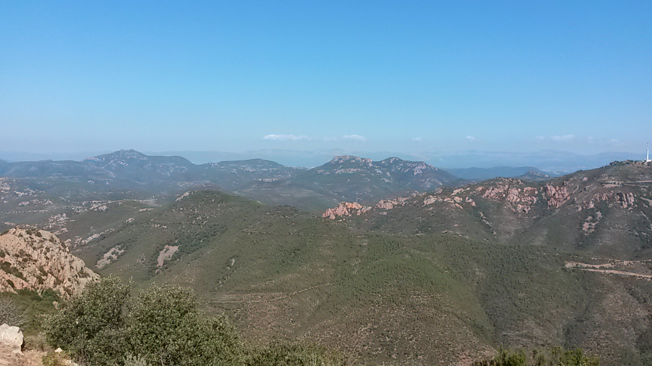 L'arrière-pays (Alpes-Maritimes) depuis le Pic du Cap Roux dans l'Esterel