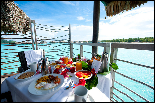 Un petit-déjeuner spécial lune de miel à Bora Bora