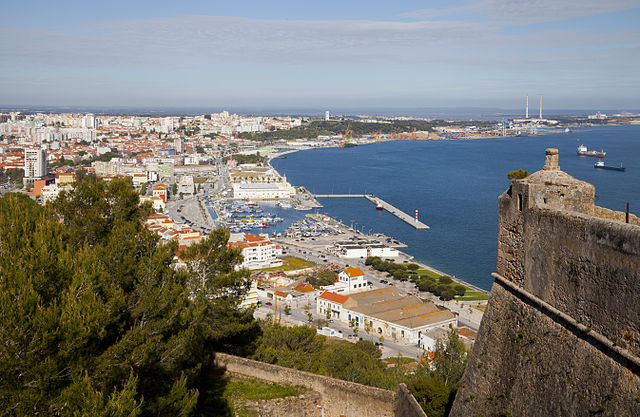 Vue sur la ville et le port de Setubal