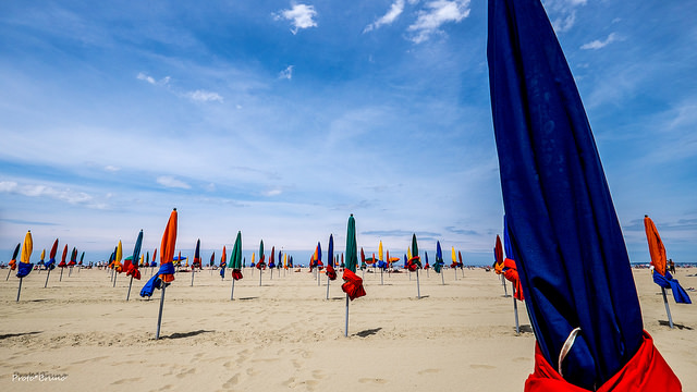 Les parasols de la plage de Deauville