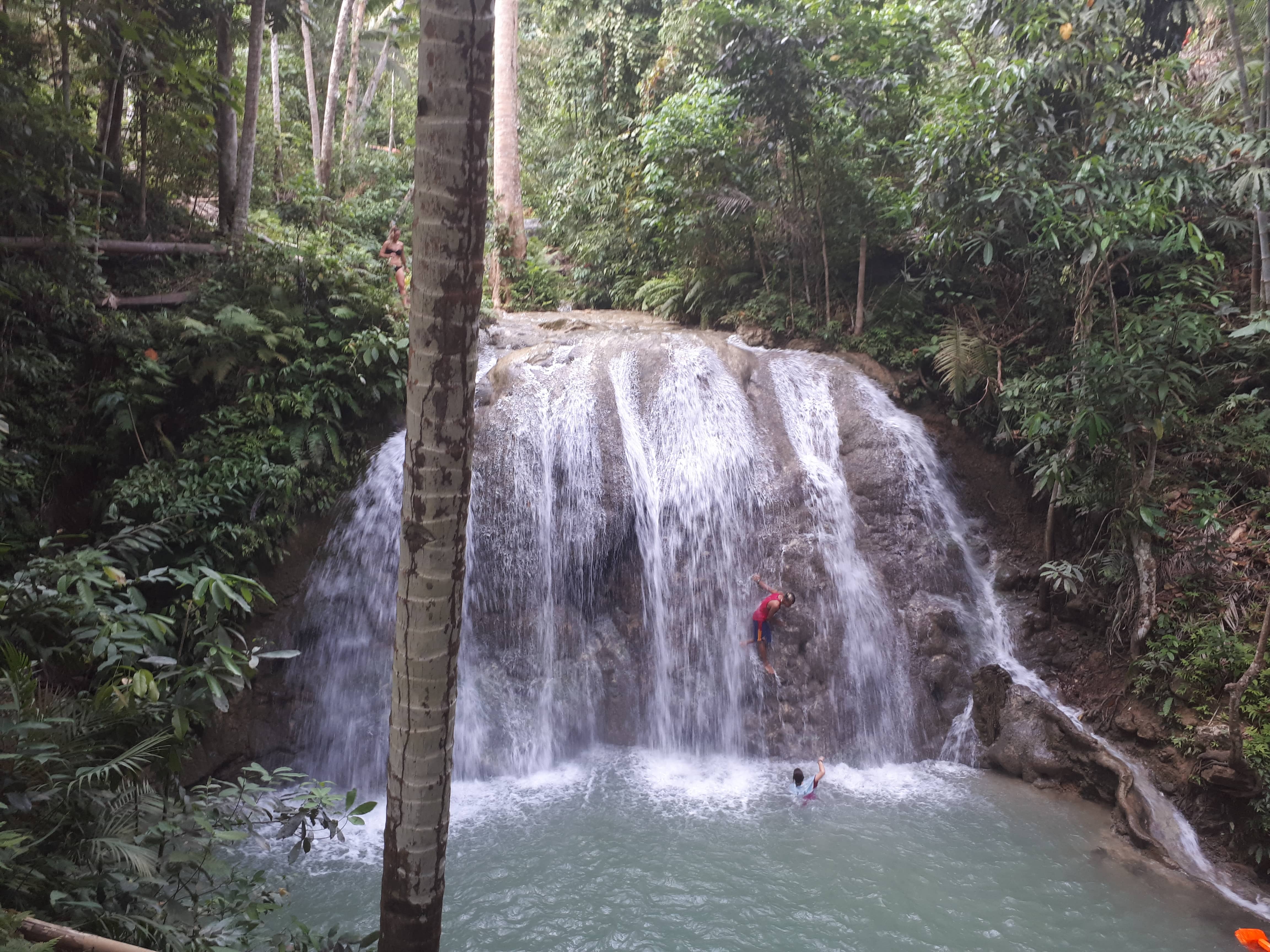 Les chutes de Lugnason à Siquijor aux Philippines