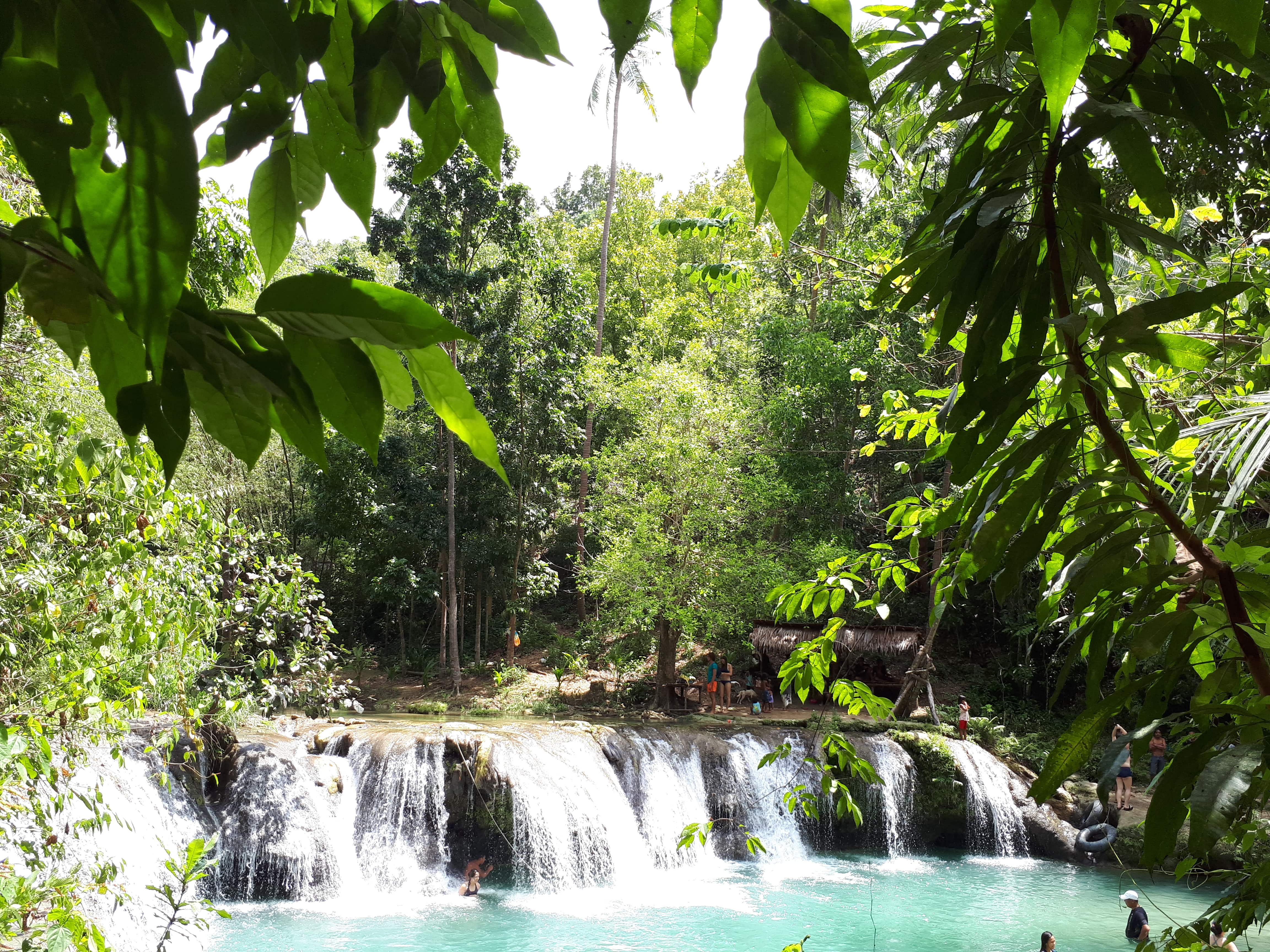 Les cascades de Cambugahay à Siquijor aux Philippines