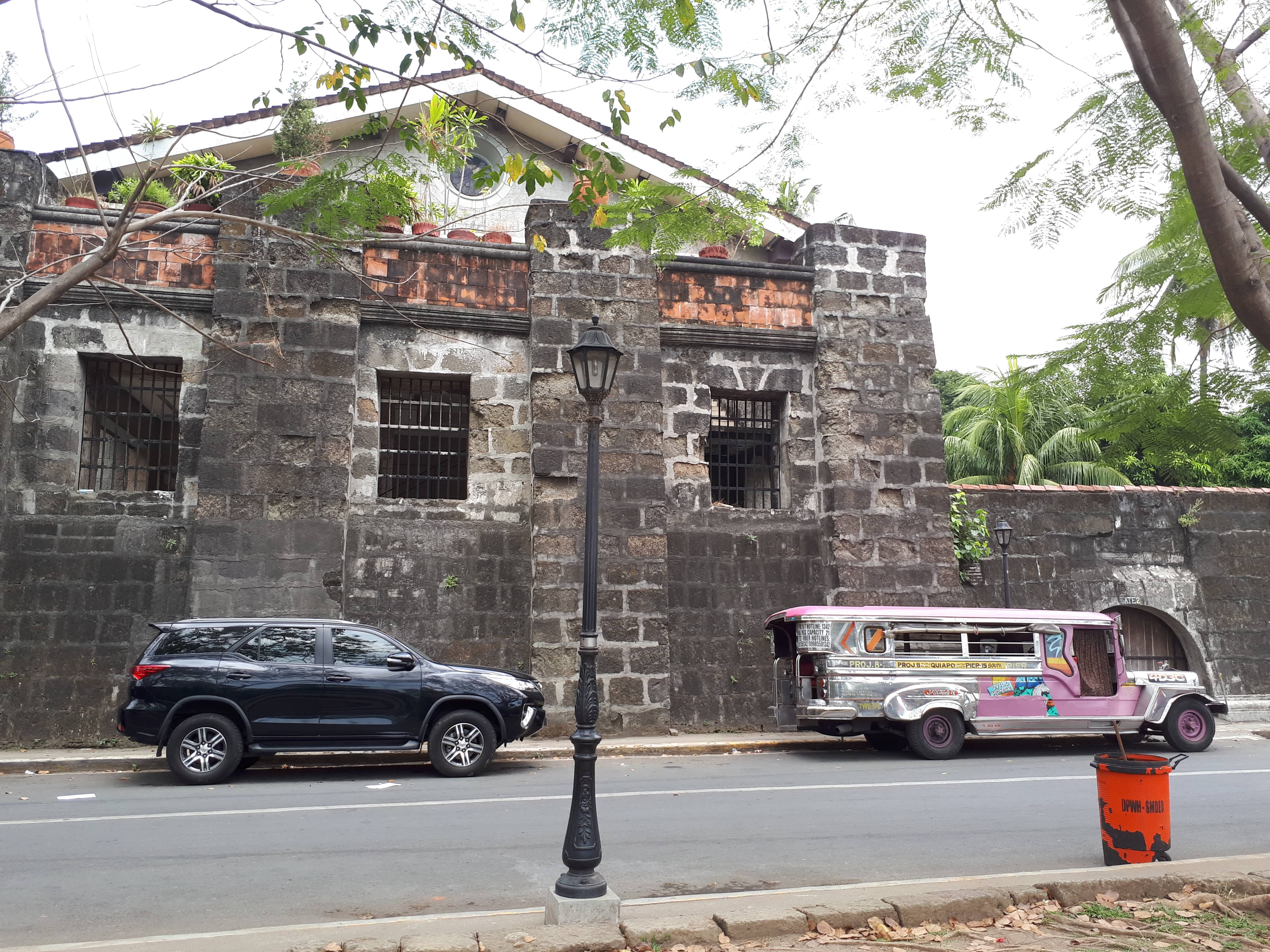 Une ruelle du quartier Intramuros à Manille