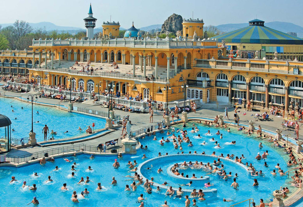 Les bains thermaux Szechenyi à Budapest