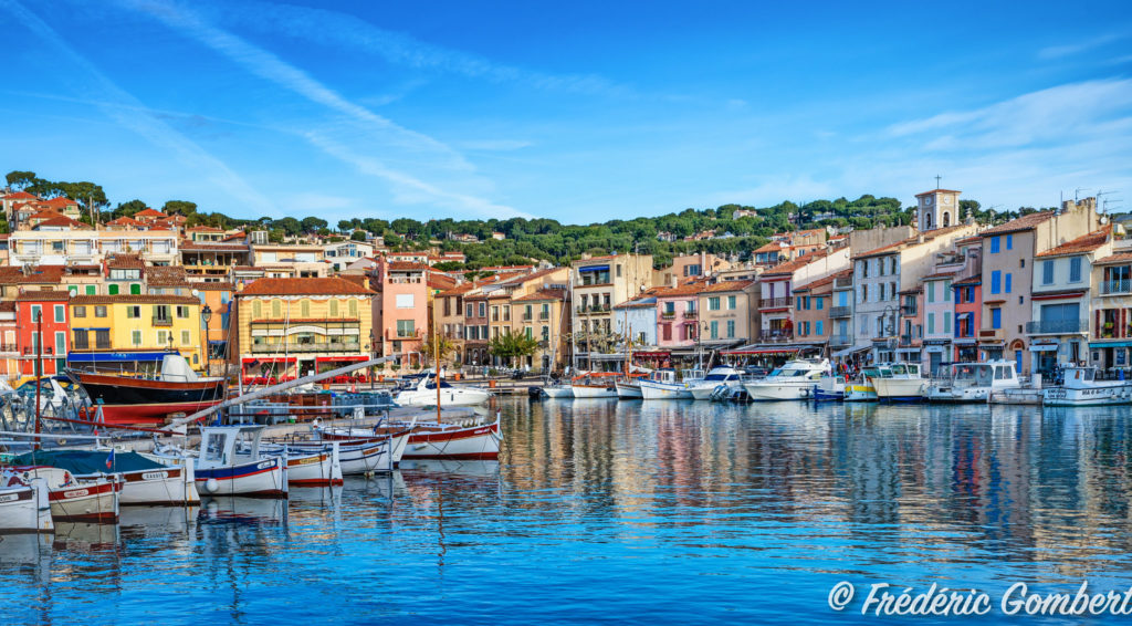 Le port et la ville de Cassis